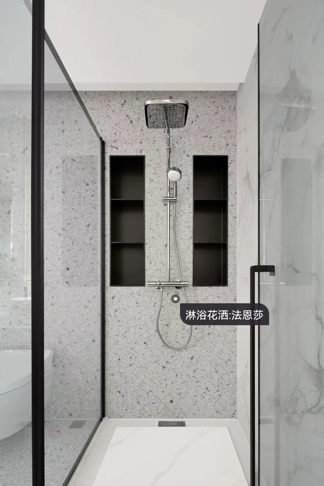 小两口住跃层还能装出温度？细节精准把控诠释大而不空