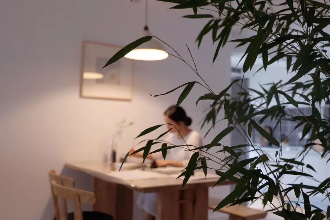 淡雅原木软装满屋书香，东方审美里的别样禅意烟火