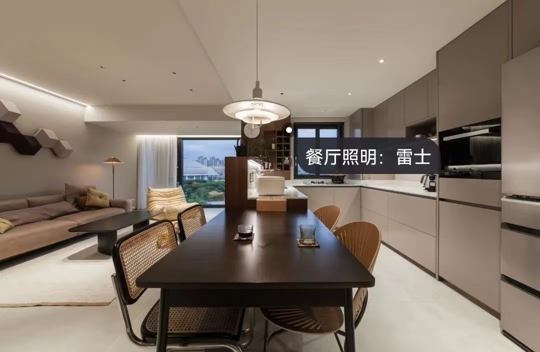 潮酷爸妈带娃记，轻复古宅一镜到底，影音房也没放过