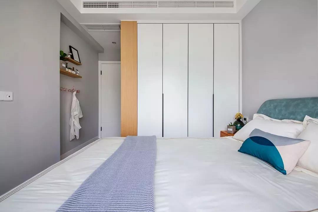 靠窗地台打造专属读书区，入住后不想出门